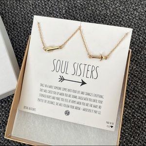 SOUL SISTERS necklace set (never worn, in box)